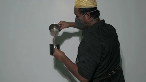 Preparing Teh Tarik Slowmo Stock Footage 138905421