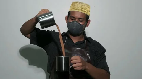 Preparing Teh Tarik Slowmo Stock Footage 138905491