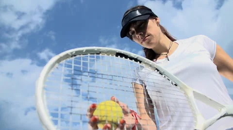 Preparing for tennis serve low angle slow motion Video stock 39433880