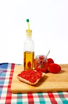 Preparing a toast of good bread, olive oil and tasty tomato juice on a white Foto stock