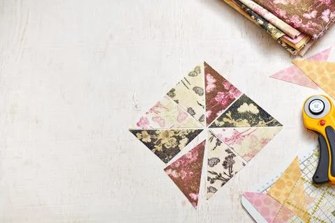 Preparing of triangle pieces of fabrics for sewing quilt block, rotary cutt.. 스톡 사진