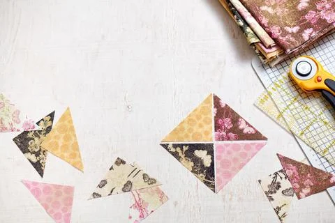 Preparing of triangle pieces of fabrics for sewing quilt block, rotary cutt.. Stock-Fotos