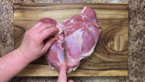 Preparing the turkey thigh for the roulade. 스톡 동영상 328303625