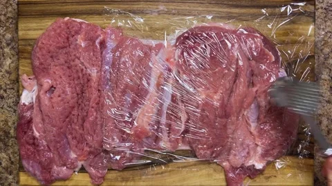 Preparing the turkey thigh for the roulade. Video stock 328600172