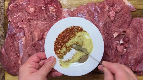 Preparing the turkey thigh for the roulade. Video stock 328600289