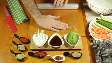 Preparing Uramaki Sushi 库存影片 22667156