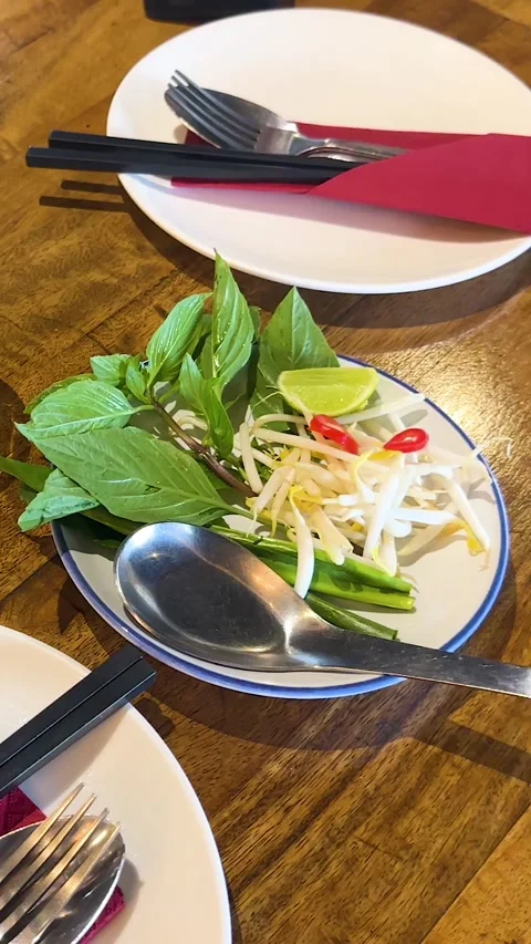 Preparing Vietnamese Vegetable Side Dish in Bangkok Restaurant Vídeos de archivo 307370997