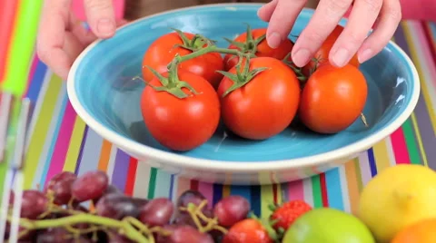 Preparing vine tomatoes in colorful kitchen Stockbeeldmateriaal 42184192
