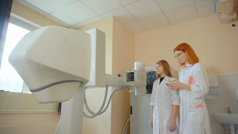 Preparing an x-ray apparatus for work. 스톡 동영상 114156155