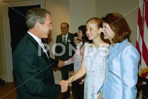 Pres. George W. Bush greets Elizabeth Smart and her mother at White House - 2003 Stock Photos