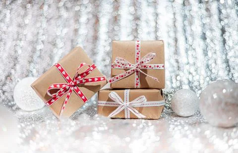 Present or gift box against bokeh background. Holiday greeting card on Birthday Foto stock