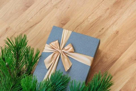 Present under christmas tree view from above Foto stock