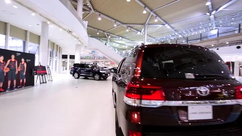 Presentable Toyota Land Cruiser in Theme park Toyota Mega Web. Japan, Tokyo Video stock 77567110