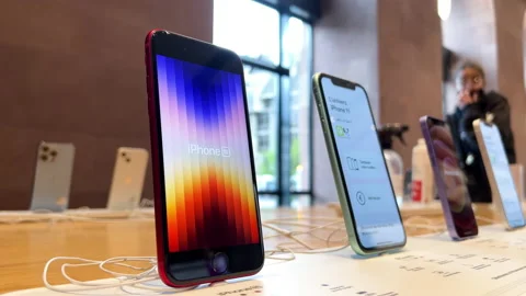 Presentation Apple Computers iPhone SE Video stock 207577103
