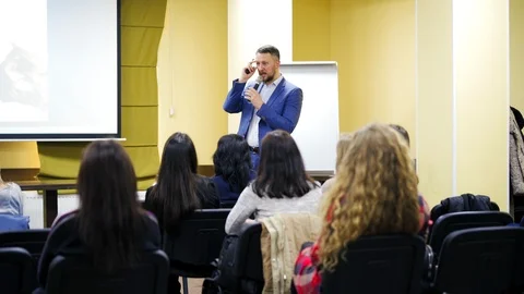 Presentation in the conference hall Stock Footage 109365672