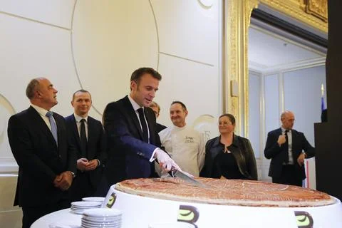 Presentation of the Epiphany cake at the Elysee Palace, Paris, France - 05 Jan 2 Foto stock