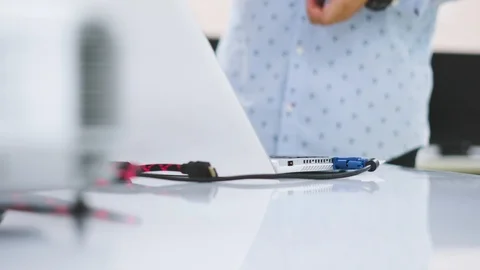 A presentation in a meeting or classroom by connect computer with projector Video stock 86510382