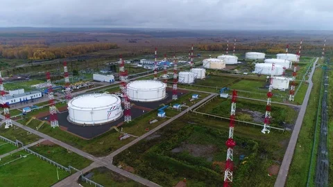 Presentation, a new station for storage and processing of oil Stock-Footage 81261238