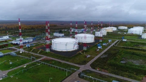 Presentation, a new station for storage and processing of oil Stock-Footage 81261282