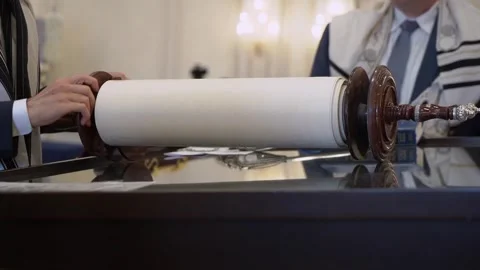 The Presentation of the Torah Scroll in a Meaningful and Important Religious 스톡 동영상 291010872