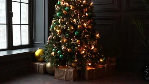 Presents under new year tree 库存影片 95675482