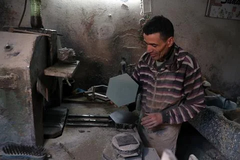 Preserving the art of Andalusian tile-making in Nabeul, Tunisia - 22 Jan 2025 Foto stock