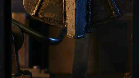 A press bends a metallic pipe Stockbeeldmateriaal 11339600