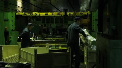 Press the factory Video stock 47499260