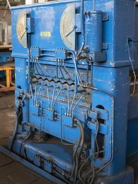 Press machine in the factory workshop, vertical format. Metalworking equipment Foto stock