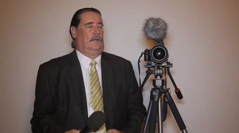 Press media interviewer getting ready for interview Stock Footage 54722577