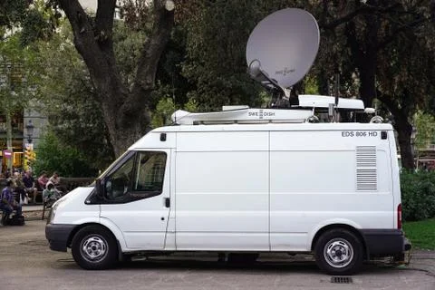 Press white van, broadcasting live. Satellite antenna. Stock Photos