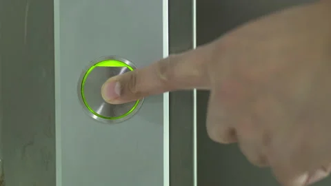 Presses the elevator button Vidéo 231516127