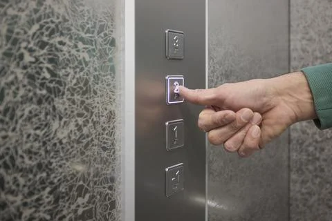 Pressing the elevator button in contemporary high rise buildings signifies Foto stock