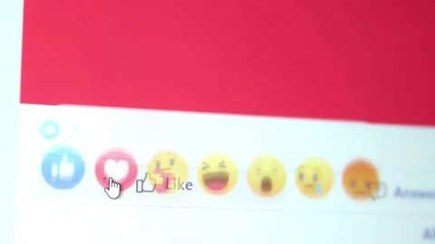 Pressing like reaction to Facebook post. 스톡 동영상 158370369