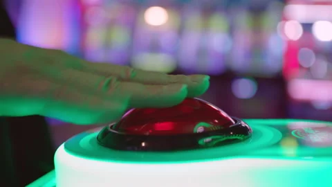 Pressing red button on game in arcade 4k Vídeos de archivo 142339704