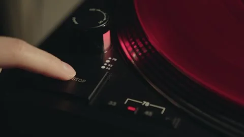 Pressing Start and Stop on vinyl player Video stock 309146171