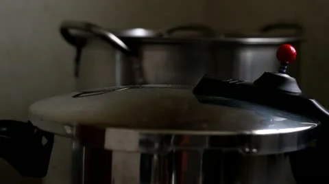 Pressure cooker Stock-Footage 10887513