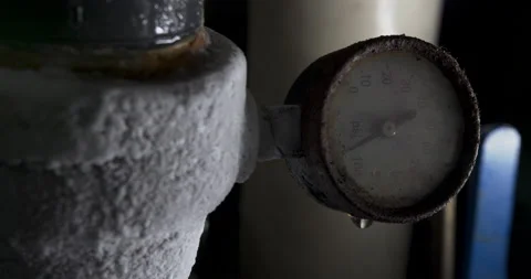 PRESSURE GAUGE 04 Stock-Footage 140370521