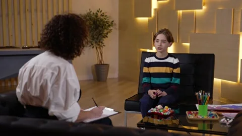 Preteen boy sharing his problems with psychologist Video stock 190981053