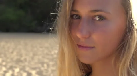 Pretty bikini model close up on Maui beach 스톡 동영상 43968751