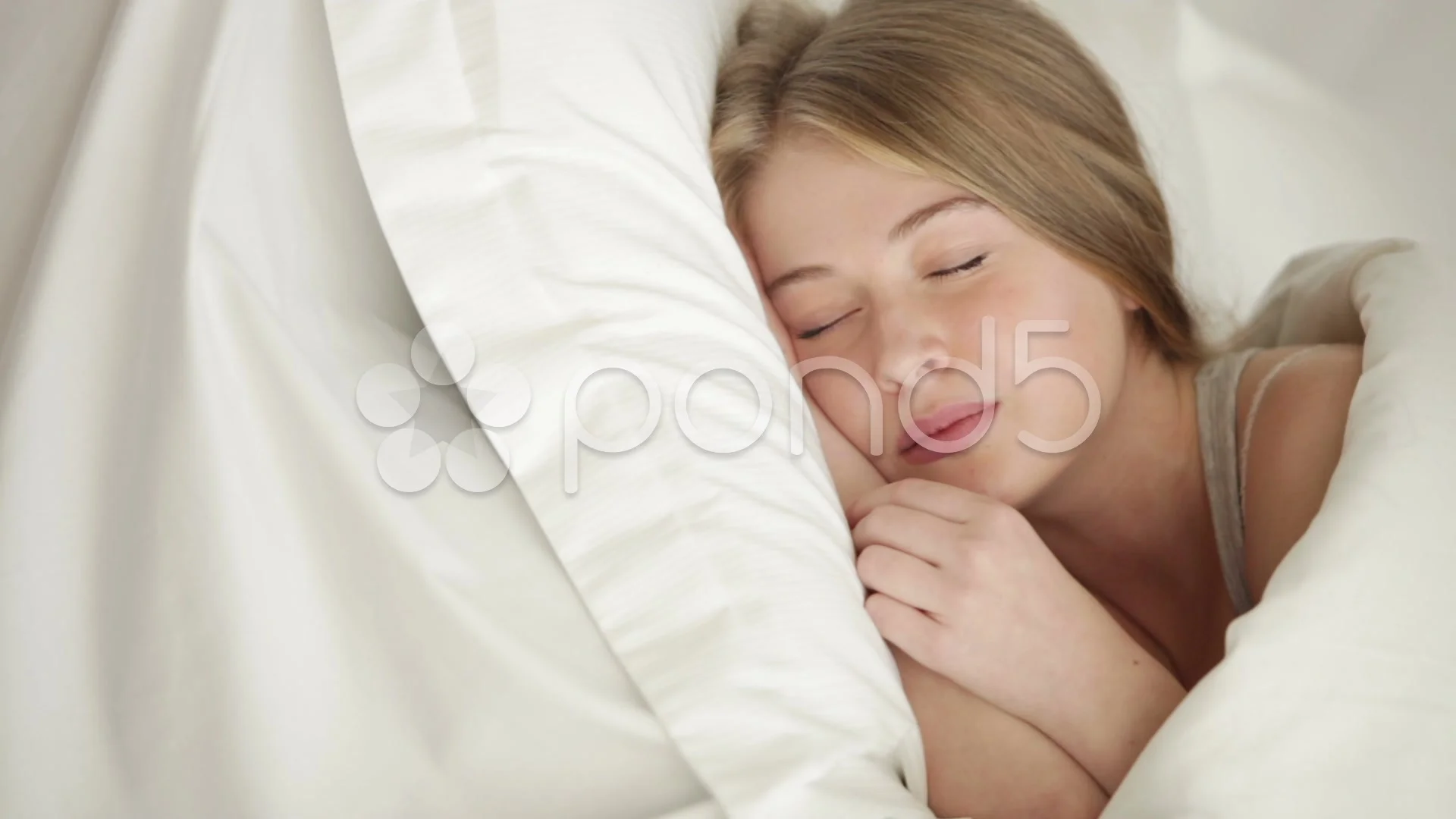 Pretty blonde girl pic 3
