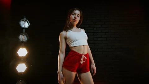 Pretty Brunette In Studio With Flashing Light And Smoke. Twerk Girl Dancer Vídeos de archivo 127089541