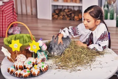 Pretty girl  with easter rabbit Stock-Fotos