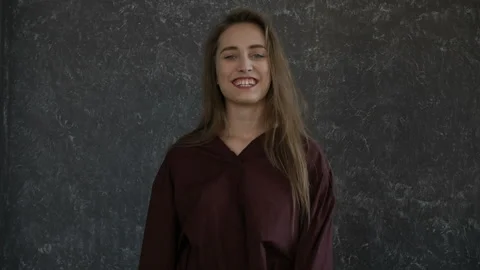 Pretty girl is gesticulating "Nice!" Video stock 86587343