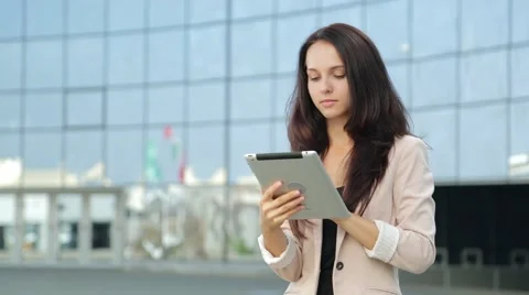 Pretty girl using tablet computer on the street Stock-Footage 68386631