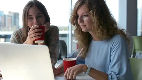 Pretty Girls Using Laptop Computer and Laughting 스톡 동영상 80267355