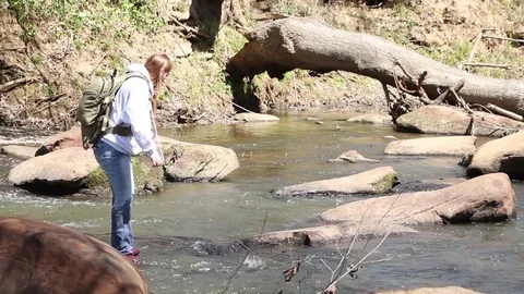 Pretty Hiker Stream 库存影片 76205946