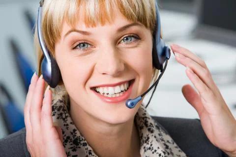 Pretty smiling customer support representative with headset........ 스톡 사진