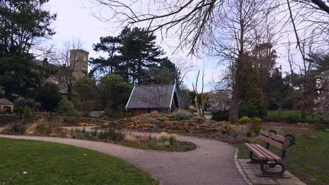 A pretty yorkshire local park setting Vídeo Stock 126068616