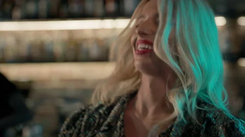 Pretty Young Blonde Dancing At The Bar. Vídeos de archivo 161115338